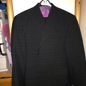 Black w/ lg purple checked 3 pc 3 button suit 42s